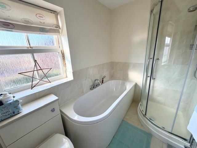 48 Clyde Bathroom.jpg