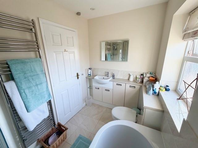 48 Clyde Bathroom2.jpg