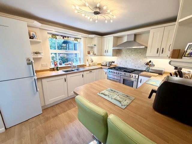 48 Clyde Kitchen.jpg