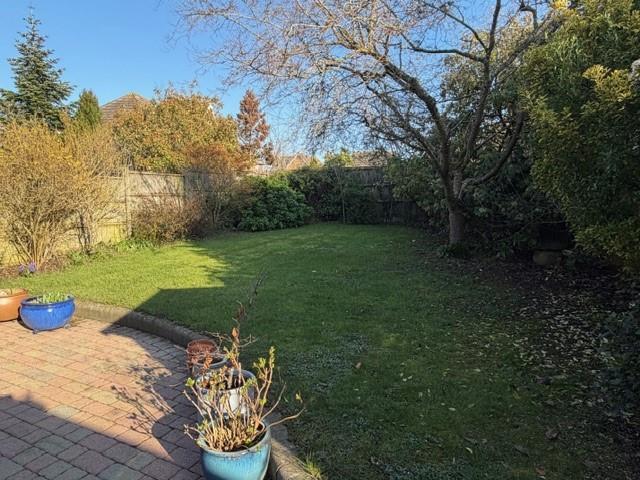 48 Clyde Garden.jpg