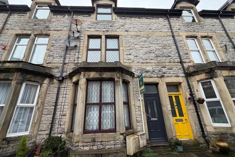 2 bedroom flat to rent, Ash Street, Buxton