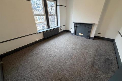 2 bedroom flat to rent, Ash Street, Buxton