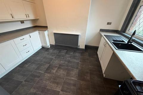 2 bedroom flat to rent, Ash Street, Buxton