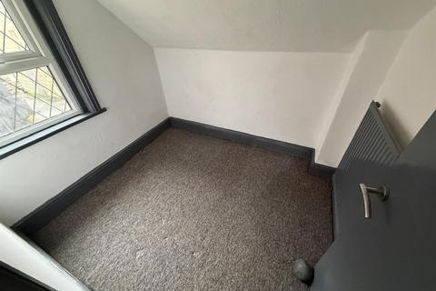 2 bedroom flat to rent, Ash Street, Buxton