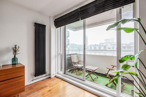 2 bedroom flat to rent, Vicarage Crescent, Battersea, SW11