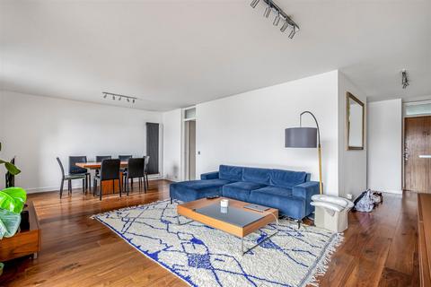 2 bedroom flat to rent, Vicarage Crescent, Battersea, SW11