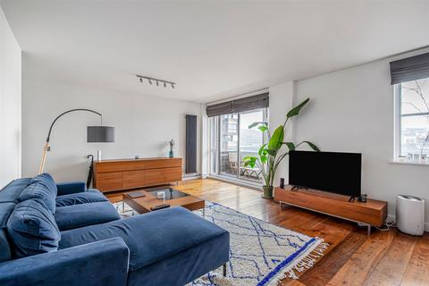 2 bedroom flat to rent, Vicarage Crescent, Battersea, SW11