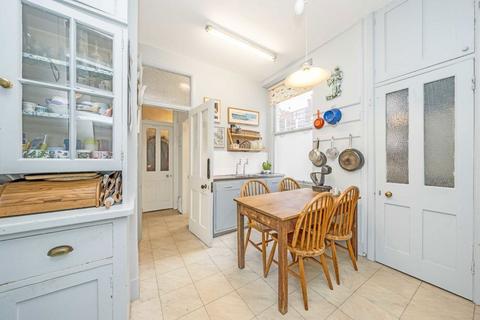 4 bedroom flat for sale, Torrington Place, London WC1E