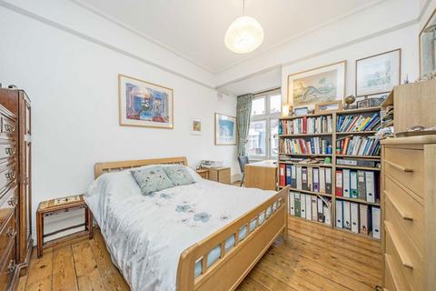 4 bedroom flat for sale, Torrington Place, London WC1E
