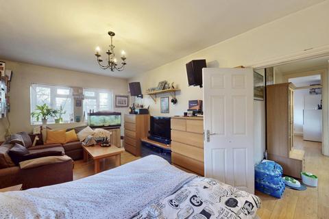 2 bedroom flat for sale, Forty Avenue, Wembley HA9