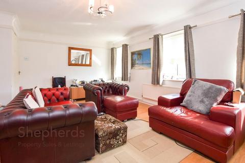 undefined, High Street, Cheshunt EN8