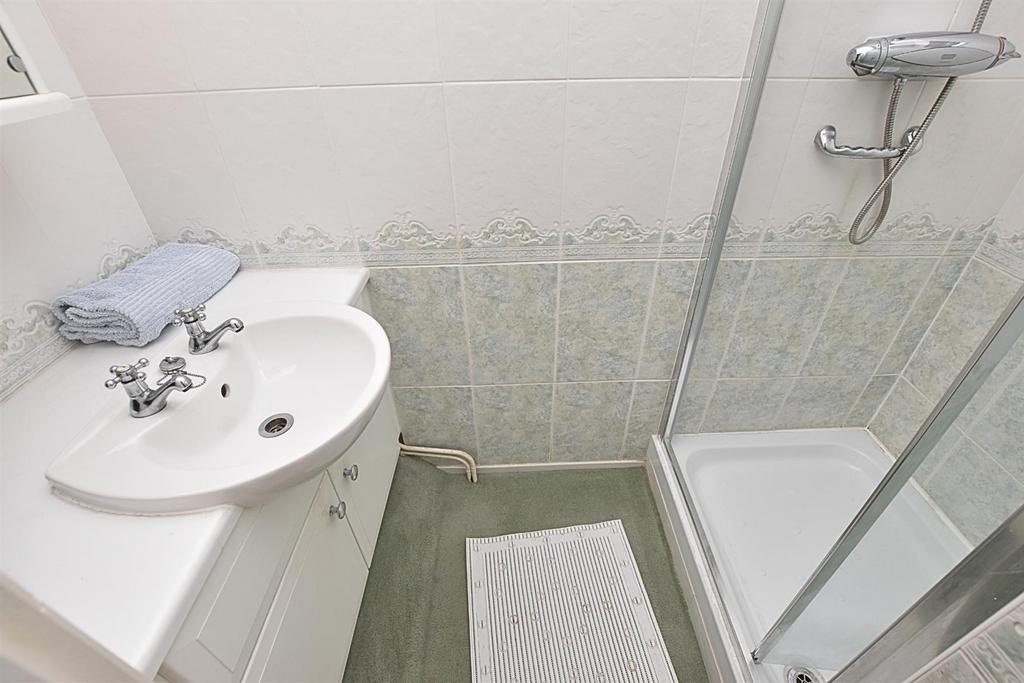 En suite shower