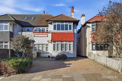 2 bedroom flat to rent, Crowstone Avenue, Westcliff-on-sea, SS0 8