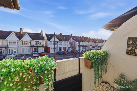 2 bedroom flat to rent, Crowstone Avenue, Westcliff-on-sea, SS0 8
