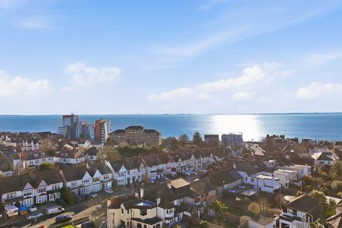 2 bedroom flat to rent, Crowstone Avenue, Westcliff-on-sea, SS0 8