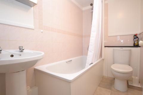 Studio to rent, Clifton Gardens Warwick Avenue W9