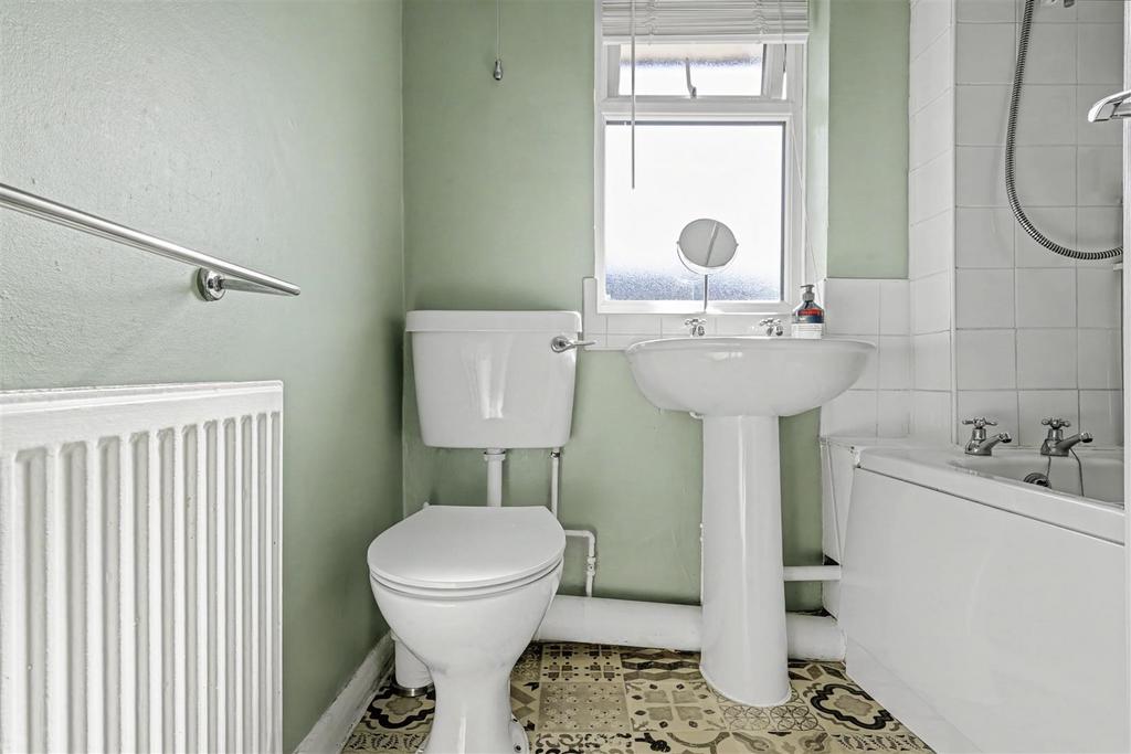 Bathroom 1 2.jpeg