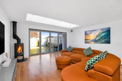 3 bedroom semi-detached house for sale, Farm Road, Chichester, PO20