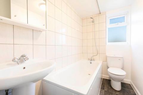 3 bedroom flat to rent, Lancaster Road, London NW10