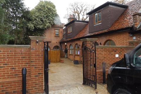 undefined, Harper Lane, Radlett WD7