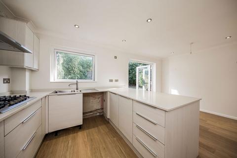 3 bedroom end of terrace house for sale, Streatfield Gardens, Heathfield