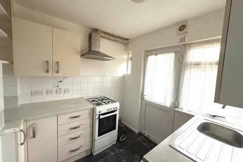 2 bedroom maisonette to rent, The Crescent, Hayes