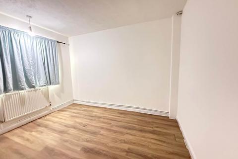 2 bedroom maisonette to rent, The Crescent, Hayes