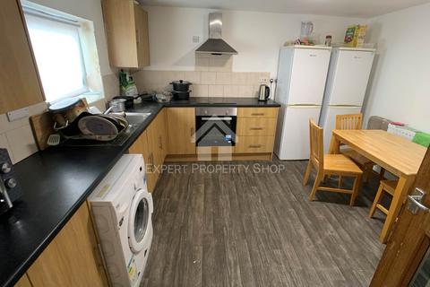 6 bedroom semi-detached house for sale, Sandy Lane, Worksop