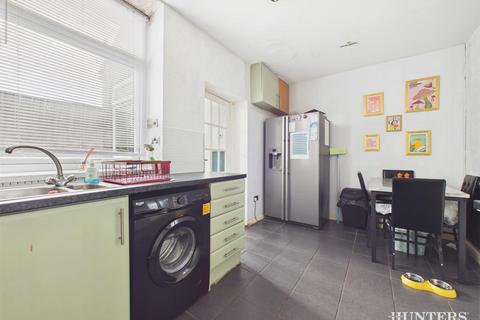 2 bedroom end of terrace house for sale, Henley Gardens, Consett