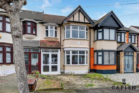 3 bedroom house for sale, Queenborough Gardens, Ilford