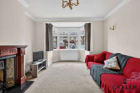 3 bedroom house for sale, Queenborough Gardens, Ilford