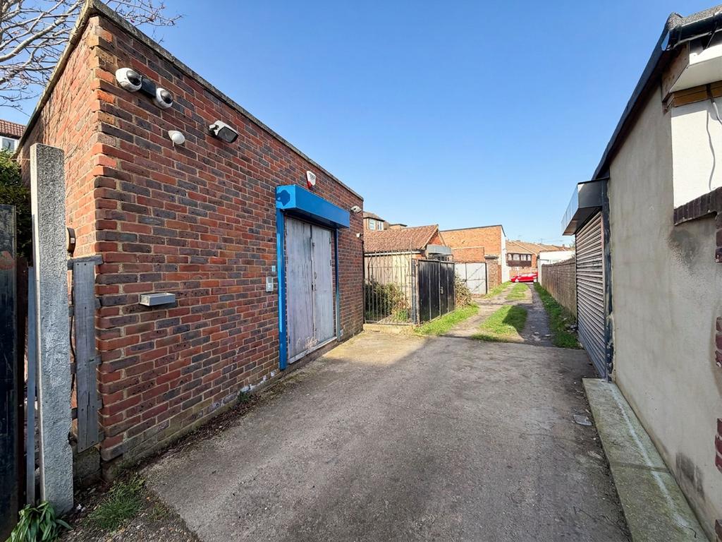 Hatch Ln E4