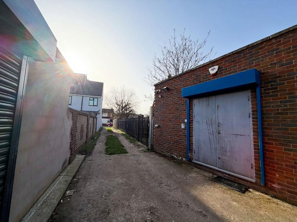 Hatch Ln E4
