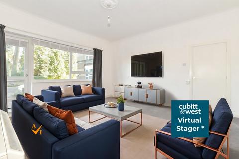 2 bedroom ground floor flat for sale, Hawthorn Close, Horsham, West Sussex