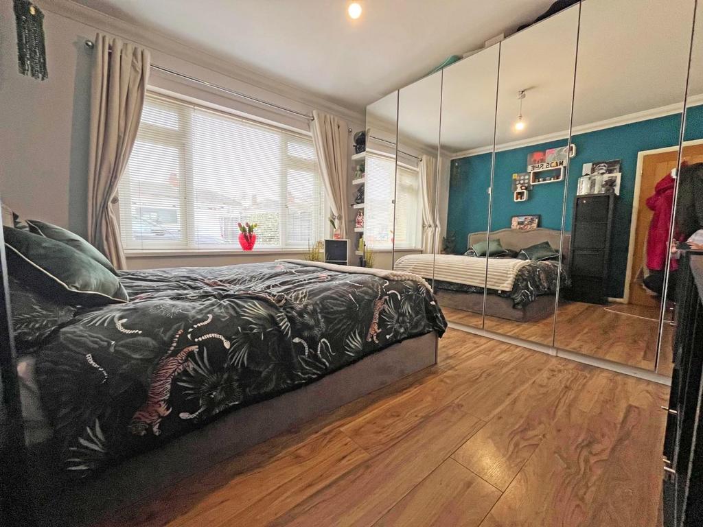 Bed 2.jpg