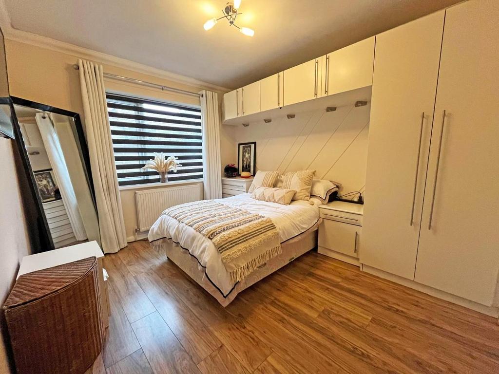 Bed 3.jpg