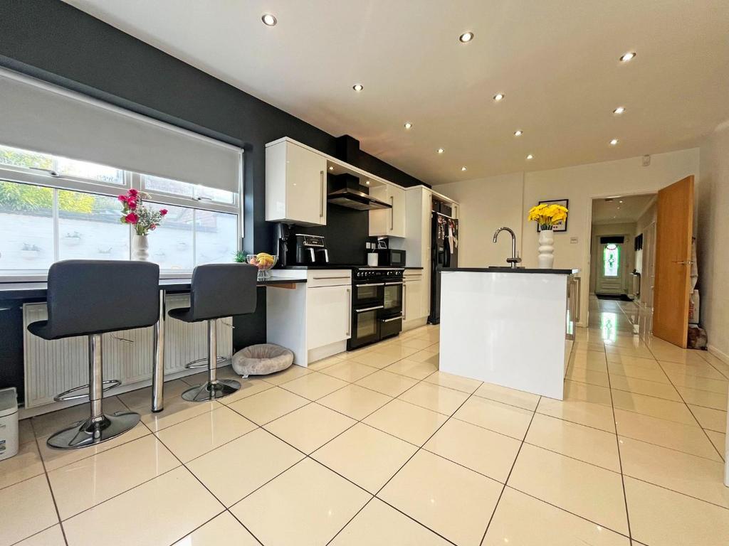 Kitchen2.jpg