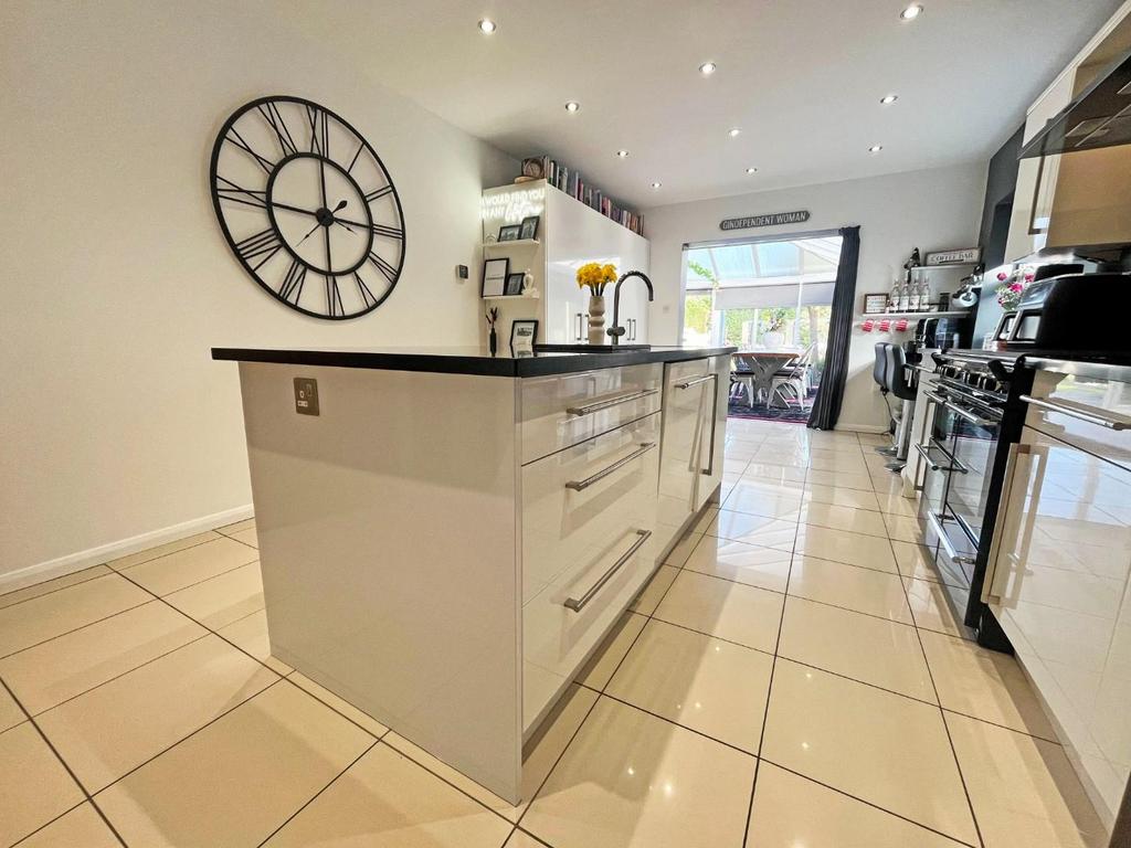 Kitchen3.jpg