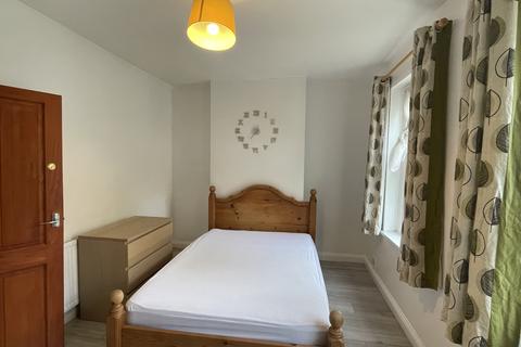 4 bedroom terraced house to rent, West Way, Oxford