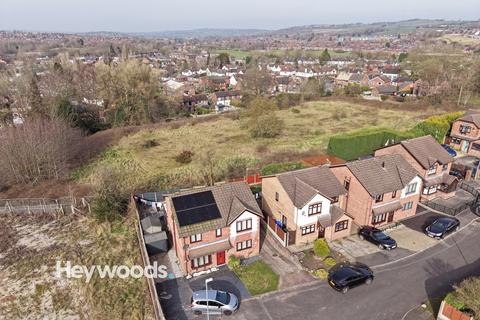 2 bedroom semi-detached house to rent, Sorrel Close, Bucknall, Stoke-On-Trent