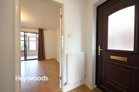 2 bedroom semi-detached house to rent, Sorrel Close, Bucknall, Stoke-On-Trent
