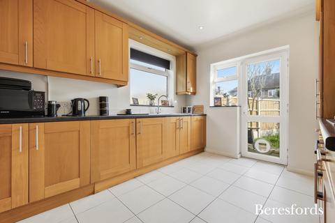 3 bedroom semi-detached house for sale, Dart Close, Upminster, RM14