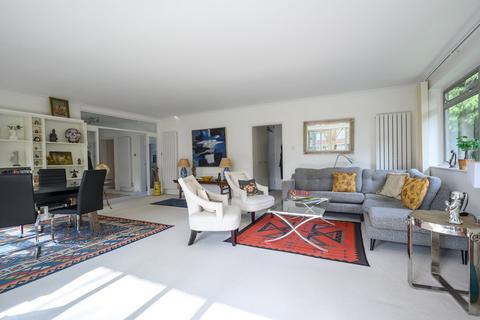 undefined, St Georges Road, Weybridge, KT13