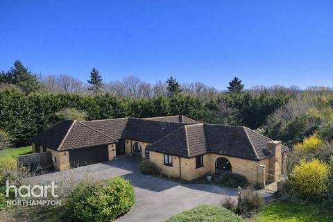 4 bedroom detached bungalow for sale, Donovan Court, Northampton