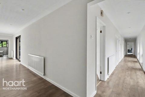 4 bedroom detached bungalow for sale, Donovan Court, Northampton