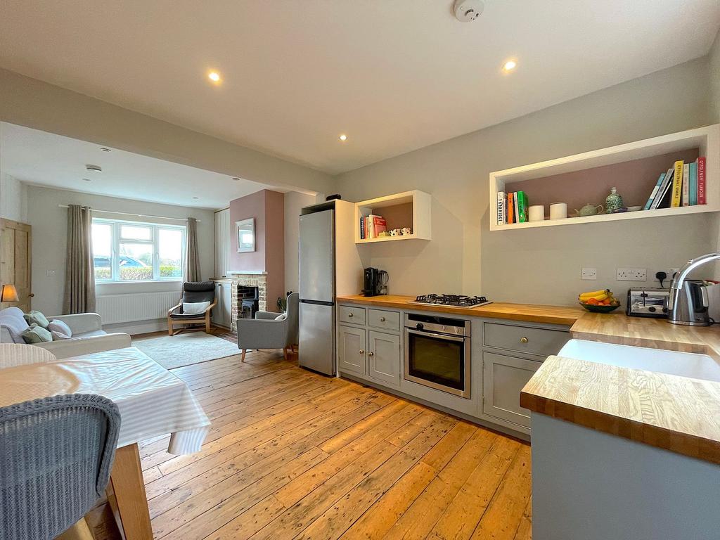 Living Room/Dining Room/Kitchen (6)