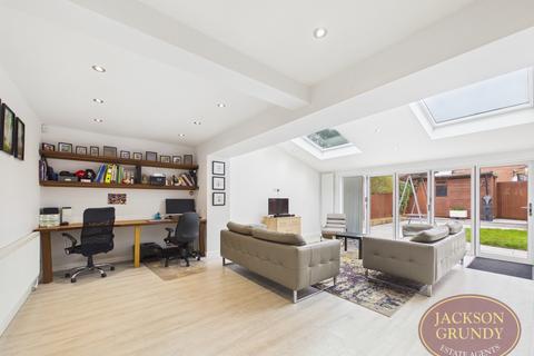 5 bedroom semi-detached house for sale, Oaklands Drive, Westone, NN3 3JL