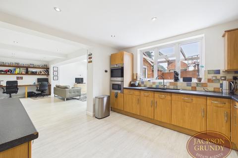 5 bedroom semi-detached house for sale, Oaklands Drive, Westone, NN3 3JL