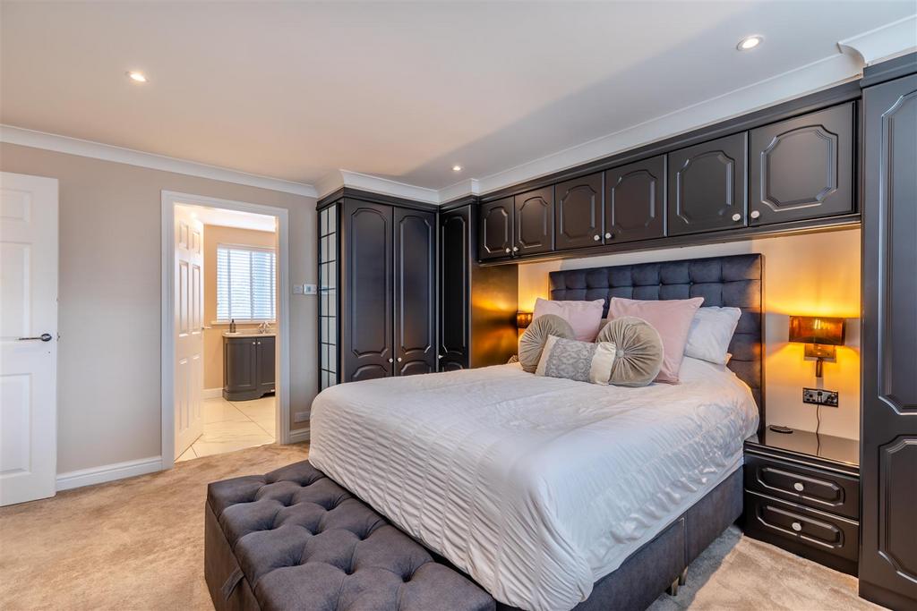 8593622-interior16.jpg