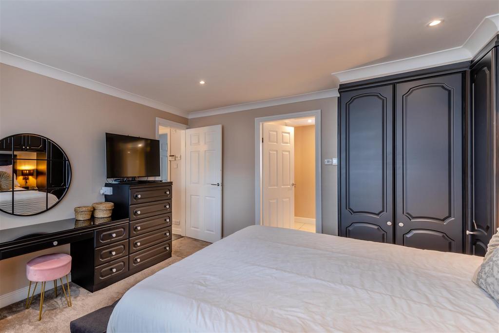 8593622-interior15.jpg